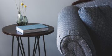 Mastering Minimalism: Eco-Friendly Capsule Wardrobe Tips for Sustainable Style