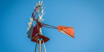 focus photo of brown windmill