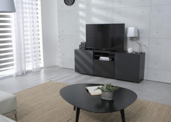Sustainable Style: Eco-Friendly Minimalist Shopping Tips for a Greener Wardrobe
