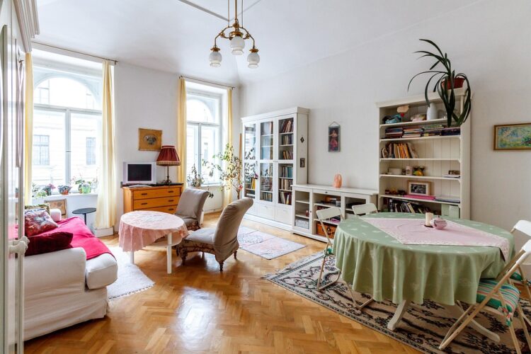 Sustainable Simplicity: Practical Minimalism for Thriving Families