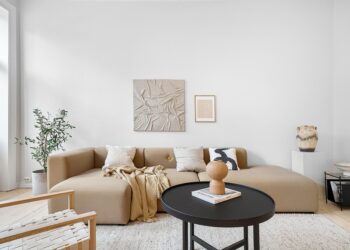 Simplify and Thrive: Embracing Off-Grid Living with Minimalist Mastery