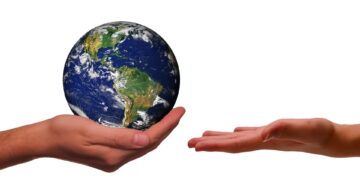 Simplify and Spark Joy: Mindful Minimalist Holiday Celebrations